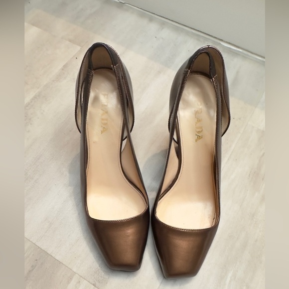 Vintage Prada pumps with square toe and chiseled heel - Picture 11 of 12